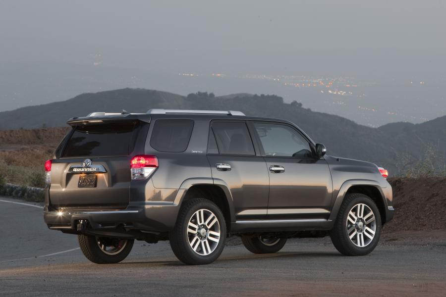  Toyota 4Runner Limited 2010 года  (фото 40 из 48)